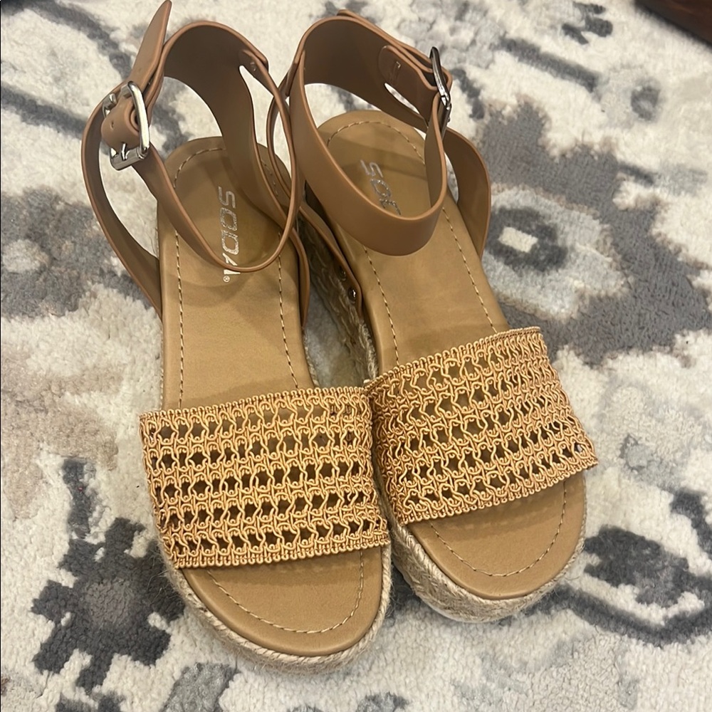 Stylish Tan Sandals for Women